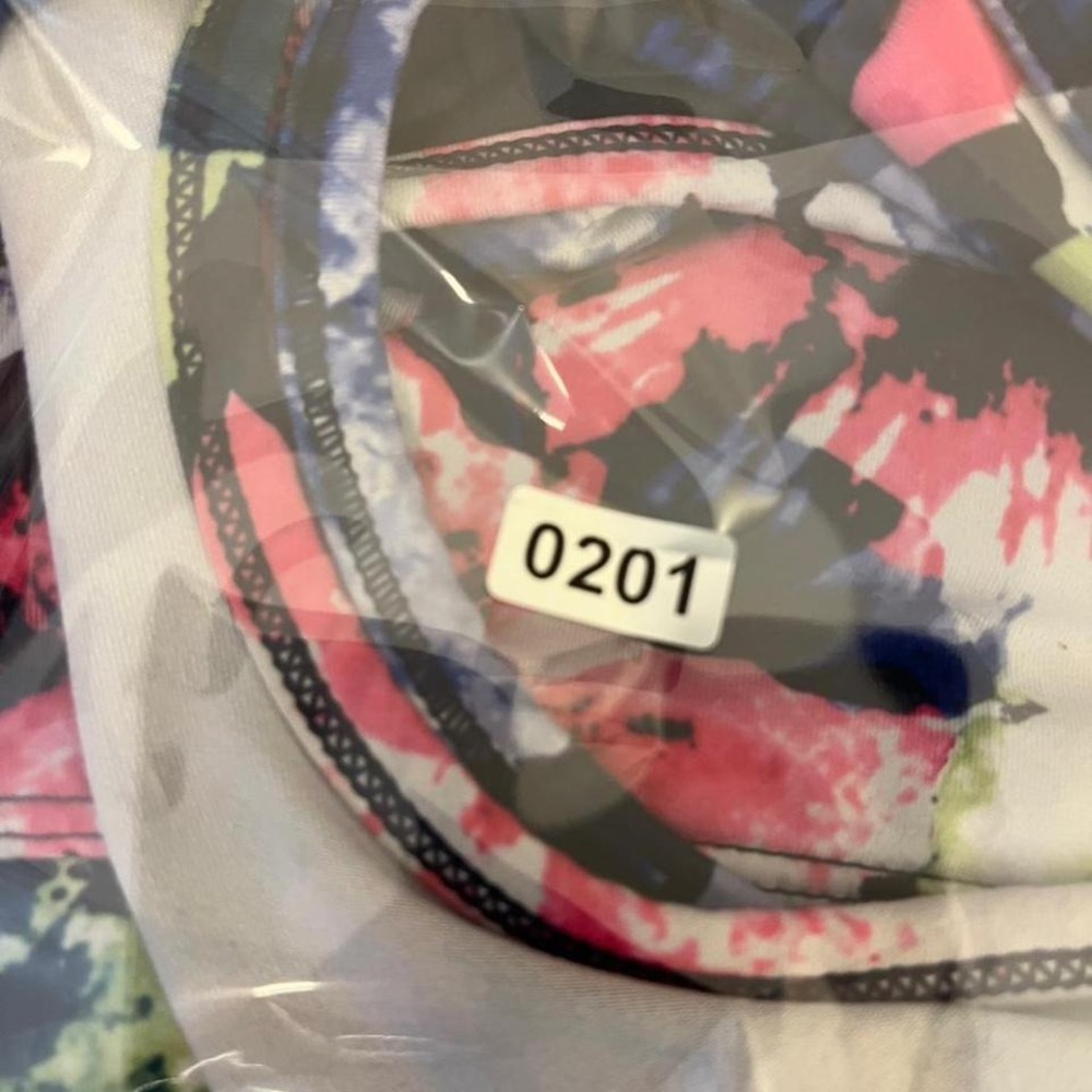 GapFit Multicolor Sports Bra Size Medium - Picture 6 of 6